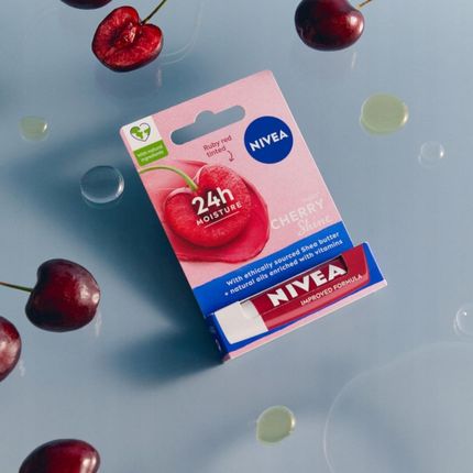 Nivea Pielęgnująca Pomadka Do Ust Cherry Shine 4.8G - zdjęcie 4