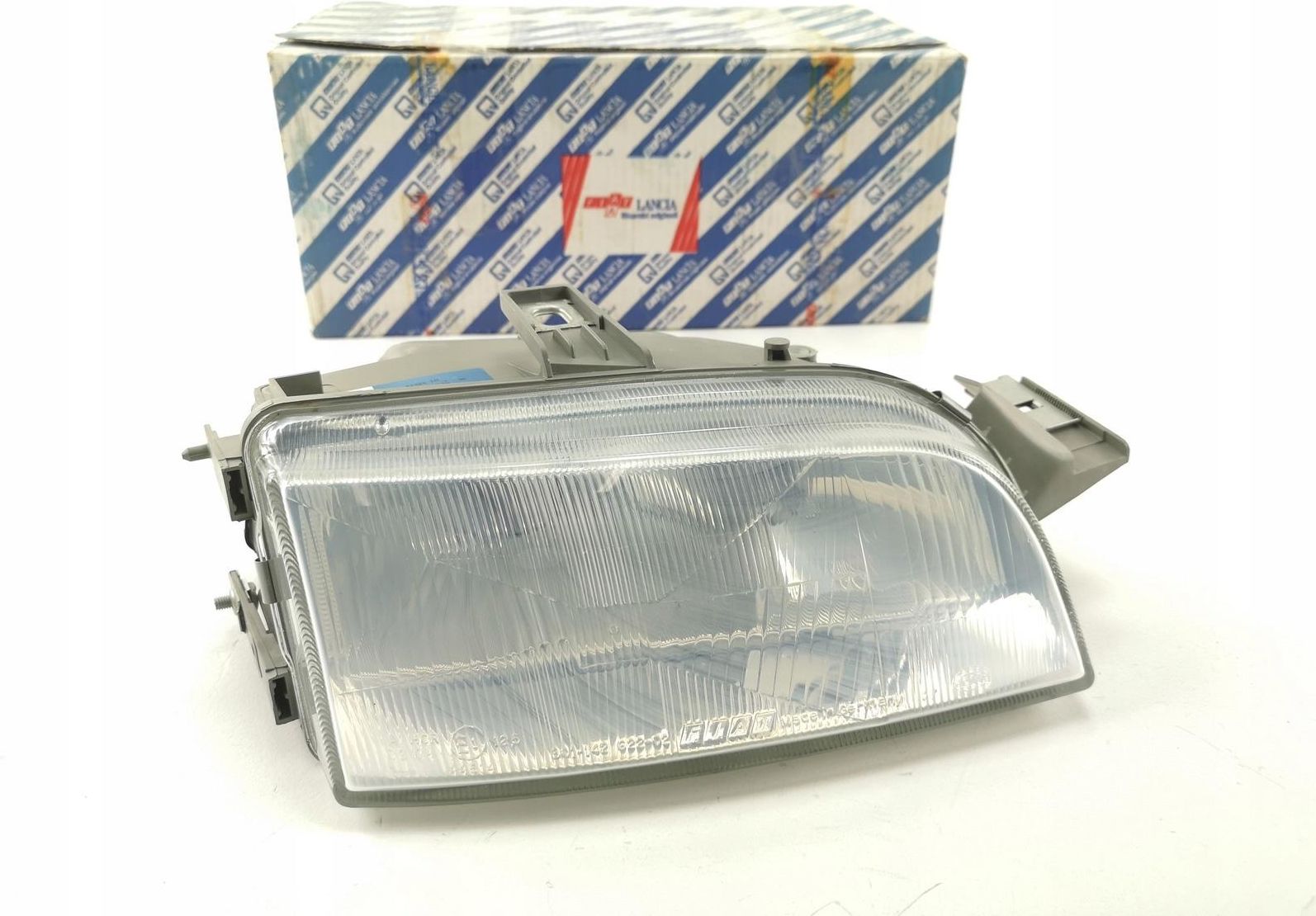 Lampa przednia Fiat Reflektor Prawy Przód Punto 1993 2000 Aso 46429201