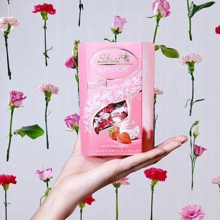 Lindt Lindor Pralinki Z Białej Czekolady Kawałkami Truskawek 200g - zdjęcie 3