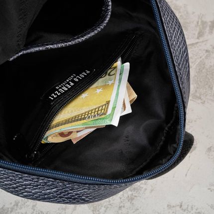 Plecaczek damski skórzany czarny wężowy wzór mały miejski plecak T-18-PBL - zdjęcie 4