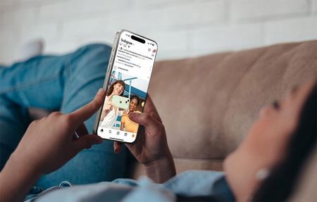 Szkło prywatyzujące TORRAS Install Master Privacy do Apple iPhone 16 Pro Max - zdjęcie 4