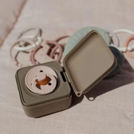 Bibs Liberty Pacifier Box Chamomile Lawn Pine 2 W 1 Etui Do Smoczków Oraz Pojemnik Do Sterylizacji Smoczków - zdjęcie 4