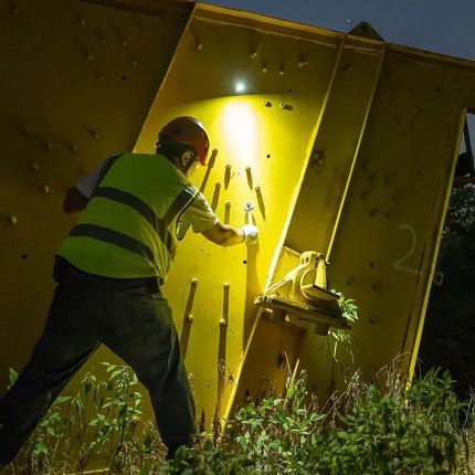 Latarka czołowa i kątowa Olight Perun 3 Black z opaską - 3000 lumenów - zdjęcie 3