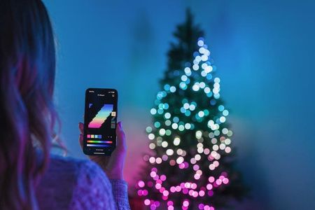 Choink z oświetleniem Twinkly Pre-lit Tree 2,1m Regal Tree, 435 RGB+W LED, IP20 - zdjęcie 3