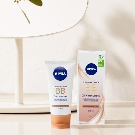 Nivea Krem Bb Do Twarzy Ciemny 50Ml + Pomadka Ochronna Do Ust Czerwona 4,8G - zdjęcie 5
