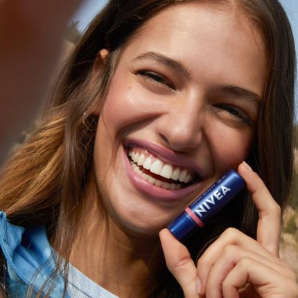 Nivea Krem Bb Do Twarzy Jasny 50Ml + Pomadka Ochronna Do Ust Rose 4,8G - zdjęcie 5