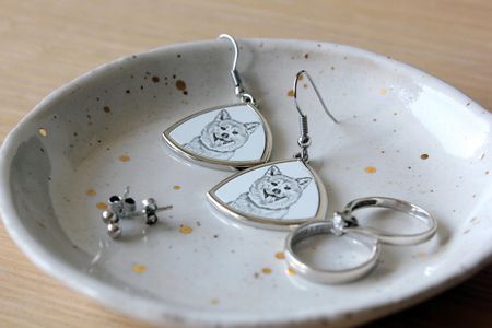 Art-Dog Akita trójkątne wiszące kolczyki z psem ze zdjęciem personalizowane - zdjęcie 4