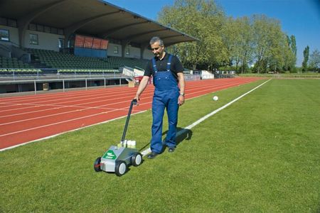 Farba do malowania linii na murawie 1x 500ml biała Ampere Athletic Paint - zdjęcie 4