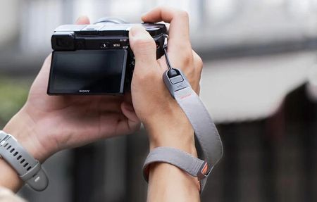 Pgytech Pasek na nadgarstek do kamery Oak Grey - zdjęcie 2