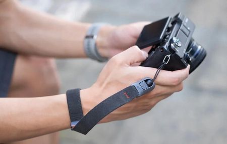 Pgytech Pasek na nadgarstek do kamery Oak Grey - zdjęcie 4