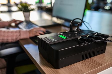Green Cell UPS Green Cell AiO z wyświetlaczem LCD 600VA (UPS06) - zdjęcie 2