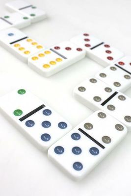 Tactic Domino Klasyczne W Puszce - zdjęcie 2