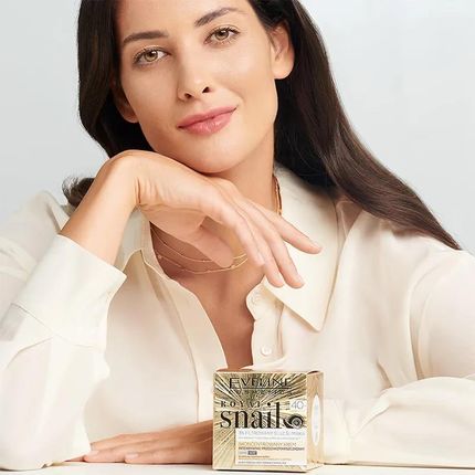Krem Eveline Royal Snail skoncentrowany intensywnie przeciwzmarszczkowy 40+ na dzień i noc 50ml - zdjęcie 2