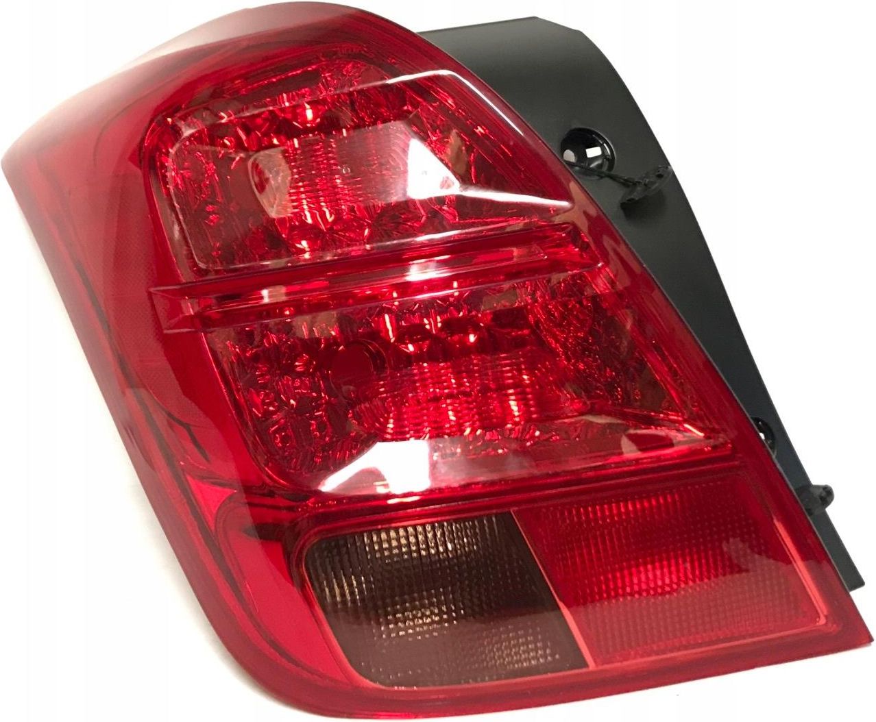 Lampa Tylna CHEVROLET TRAX 13 EUROPA NOWA LAMPA LEWA 95207517 Opinie