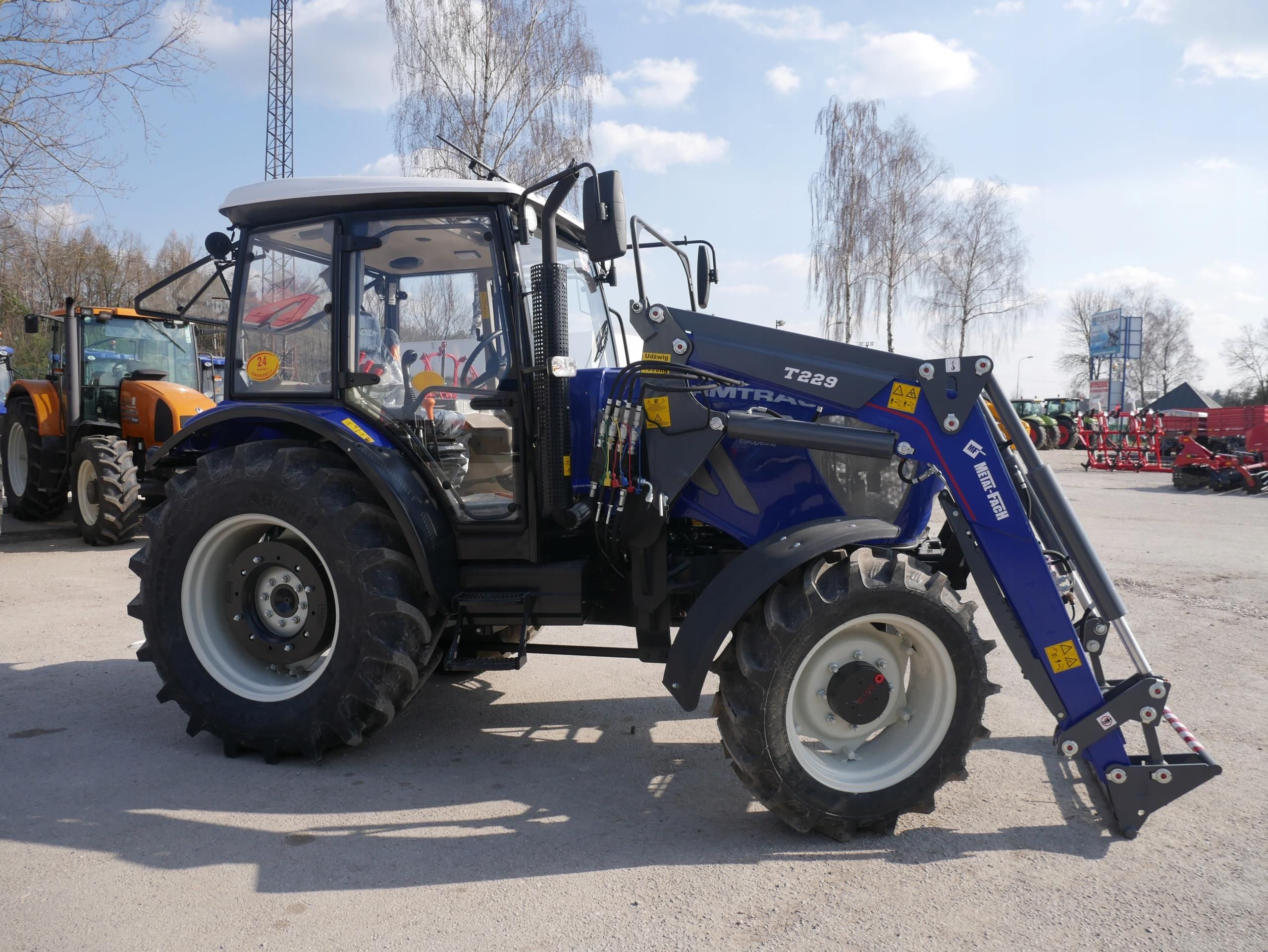 Zdjęcie Ciągnik Rolniczy Traktor Farmtrac 680 DTn 76KM - Radoszyce