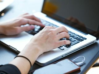 laptop z dobrą baterią