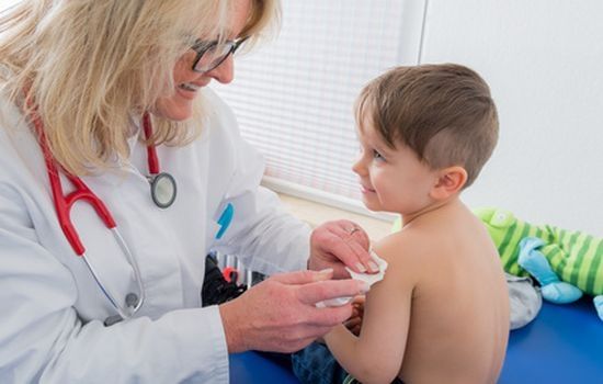 Badanie dziecka, pobieranie krwi, pobieranie krwi u dziecka