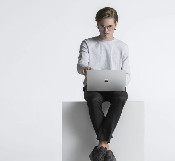 TAKA 【ほぼ新品】Surface Laptop 4 Ryzen5 Microsoft Surface Laptop 4 13 Ryzen 5/8Gb/256Gb/Win11