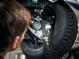 uszkodzony amortyzator objawy