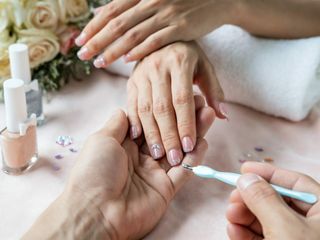 Jak wykonać paznokcie akrylowe krok po kroku