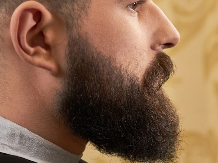 Spinanie brody: modne sposoby na układanie zarostu