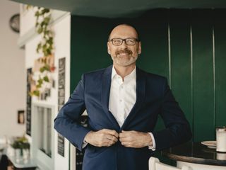 Jak zapinać marynarkę? Kompletna instrukcja dla mężczyzn