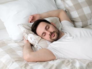 Pocenie się w nocy u mężczyzn. Przyczyny i leczenie