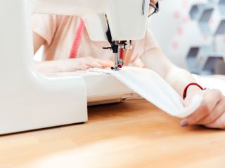 Modne naszywki na ubrania – przerób garderobę w kilka minut!