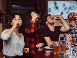 Jak długo utrzymuje się̨ alkohol w wydychanym powietrzu i we krwi? 