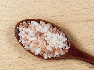 Sodium chloride w kosmetykach. Jakie właściwości?