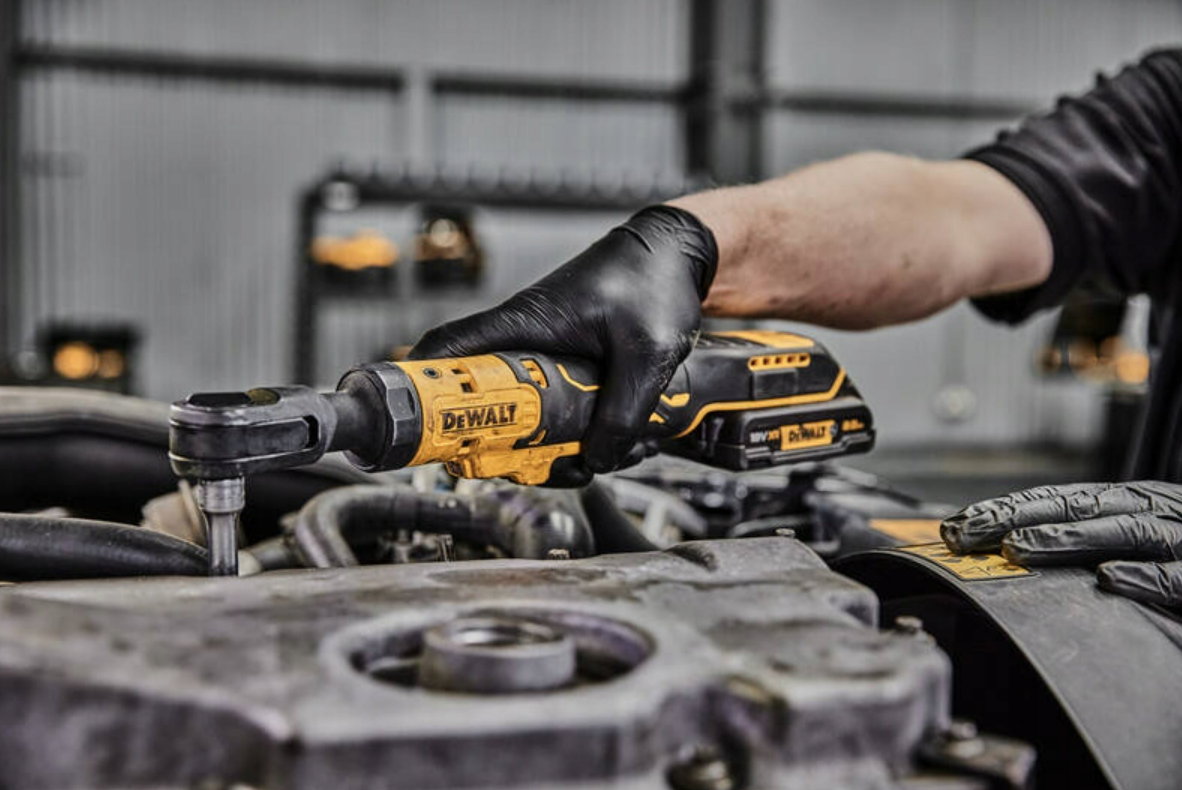 DeWalt Akumulatorowy klucz zapadkowy