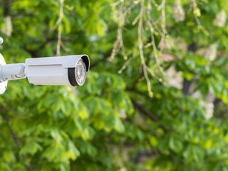 Jaka kamera do monitoringu podwórka? Dobra kamera do monitoringu w nocy i w dzień