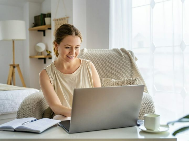 laptop z aluminiową obudową