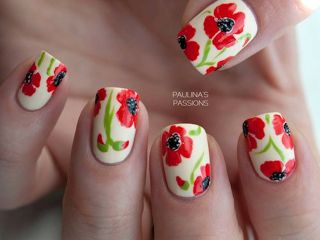 Kwiecisty manicure: przegląd pomysłów