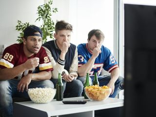 Sporty, które obejrzy każdy facet – co przyciąga męską uwagę?