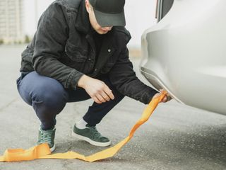 Holowanie auta. Jak prawidłowo holować samochód? 