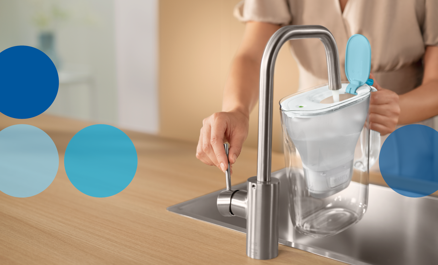 BRITA style lifestyle nalewanie wody