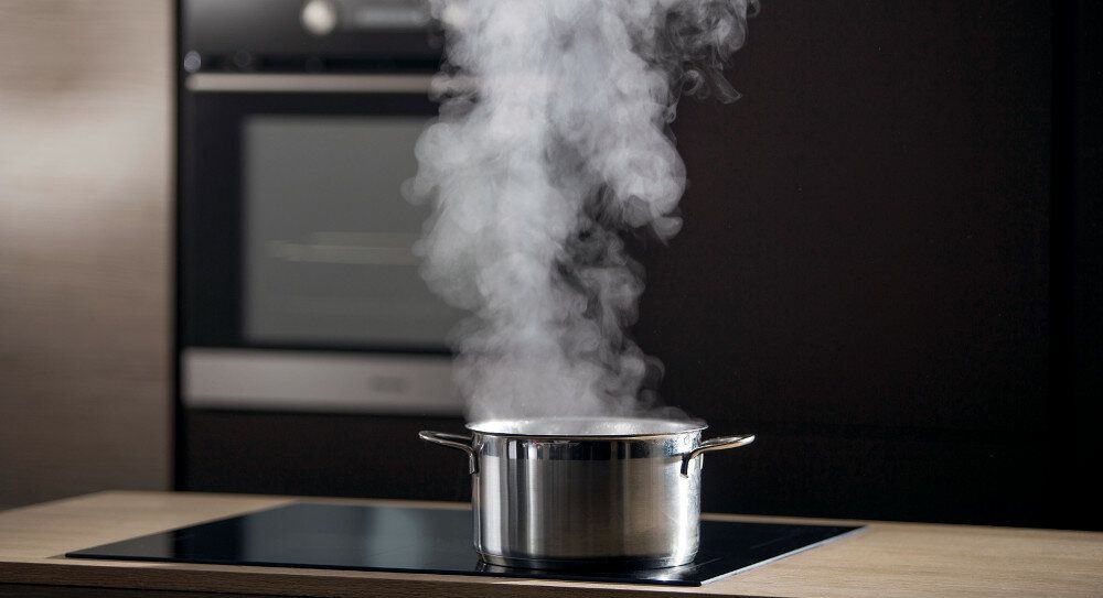 Hisense I6433CB avec casserole