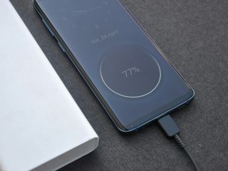 Jaki powerbank do iPhone’a? Ranking polecanych modeli  