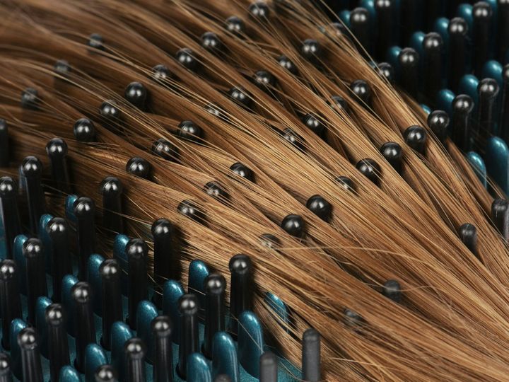 Hair straightening brush