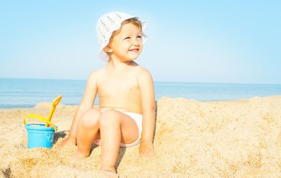 Plaża, dziecko na plaży, nauka manier dziecka