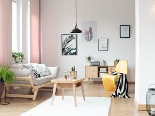 Beżowe zasłony w salonie. Jak wykorzystać beżowe zasłony w salonie?