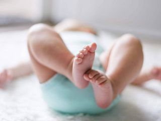Przewijak dla dziecka – ścienny, na komodę czy na łóżko?