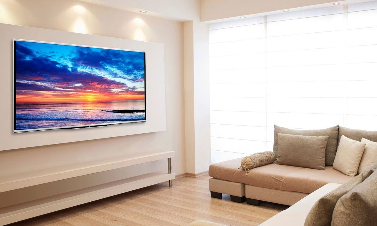 Телевизор квартира включить. Телевизор на стене. Плазменный телевизор на стене. Плазменный телевизор в интерьере. Плоский телевизор на стену.