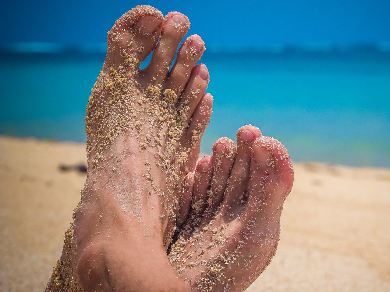 Мужские ноги на Бали. Мои ноги на Бали. Under the Sand. Cross foot