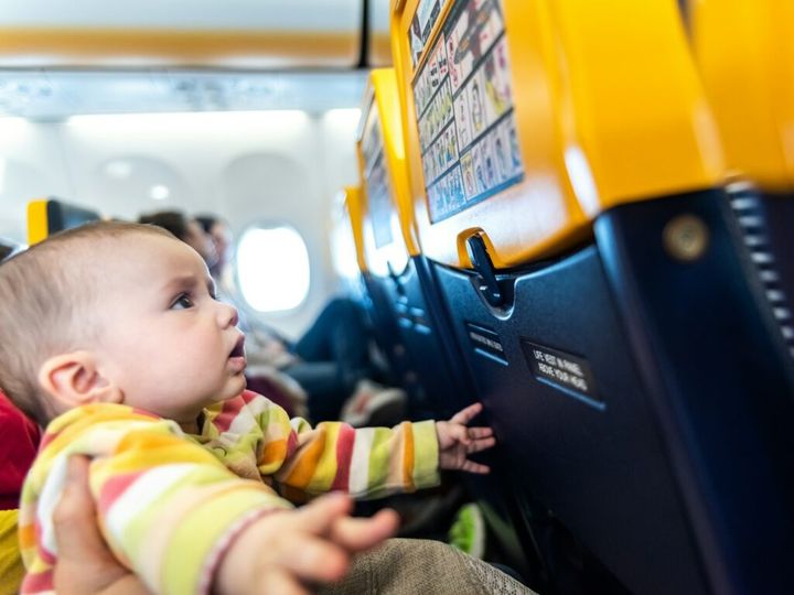 niemowlak w samolocie