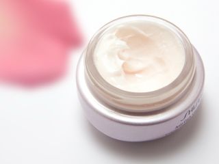 Cudowny krem pod oczy – wybieramy najlepszy!