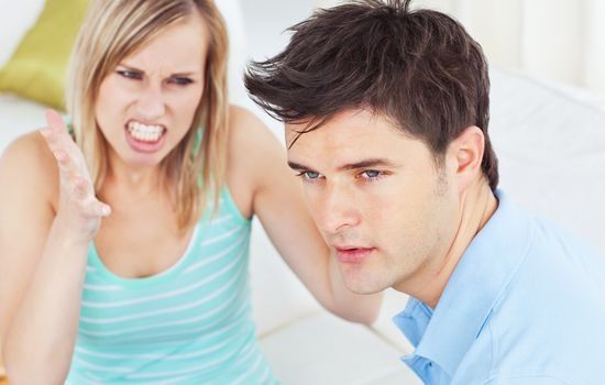 Kłócąca się para niszczy związek. W jaki sposób rozmawiać z 