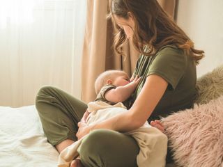 Niemowlę często się krztusi – co to znaczy?