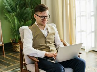 Kamizelka męska. Stylizacje, które musisz znać! Jak nosić kamizelkę męską?